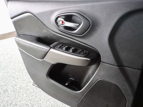 Used 2020 Jeep Cherokee Latitude image 21