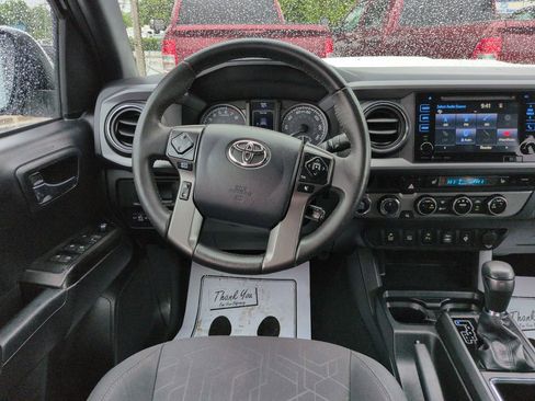 Used 2016 Toyota Tacoma TRD Sport w/ Premium & Technology Package AWD/4WD image 13