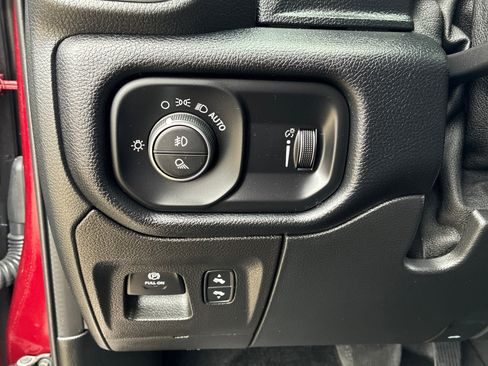 Used 2021 RAM 1500 Big Horn image 25