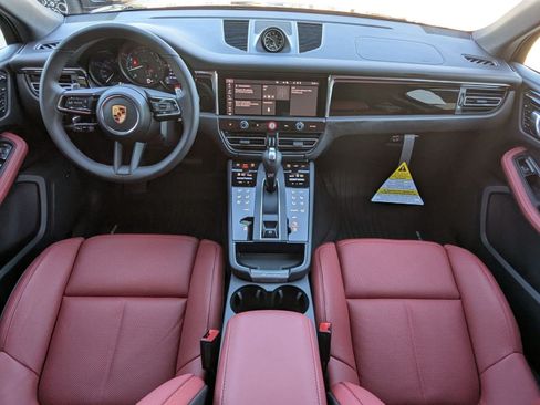 Certified 2026 Porsche Macan AWD/4WD image 22