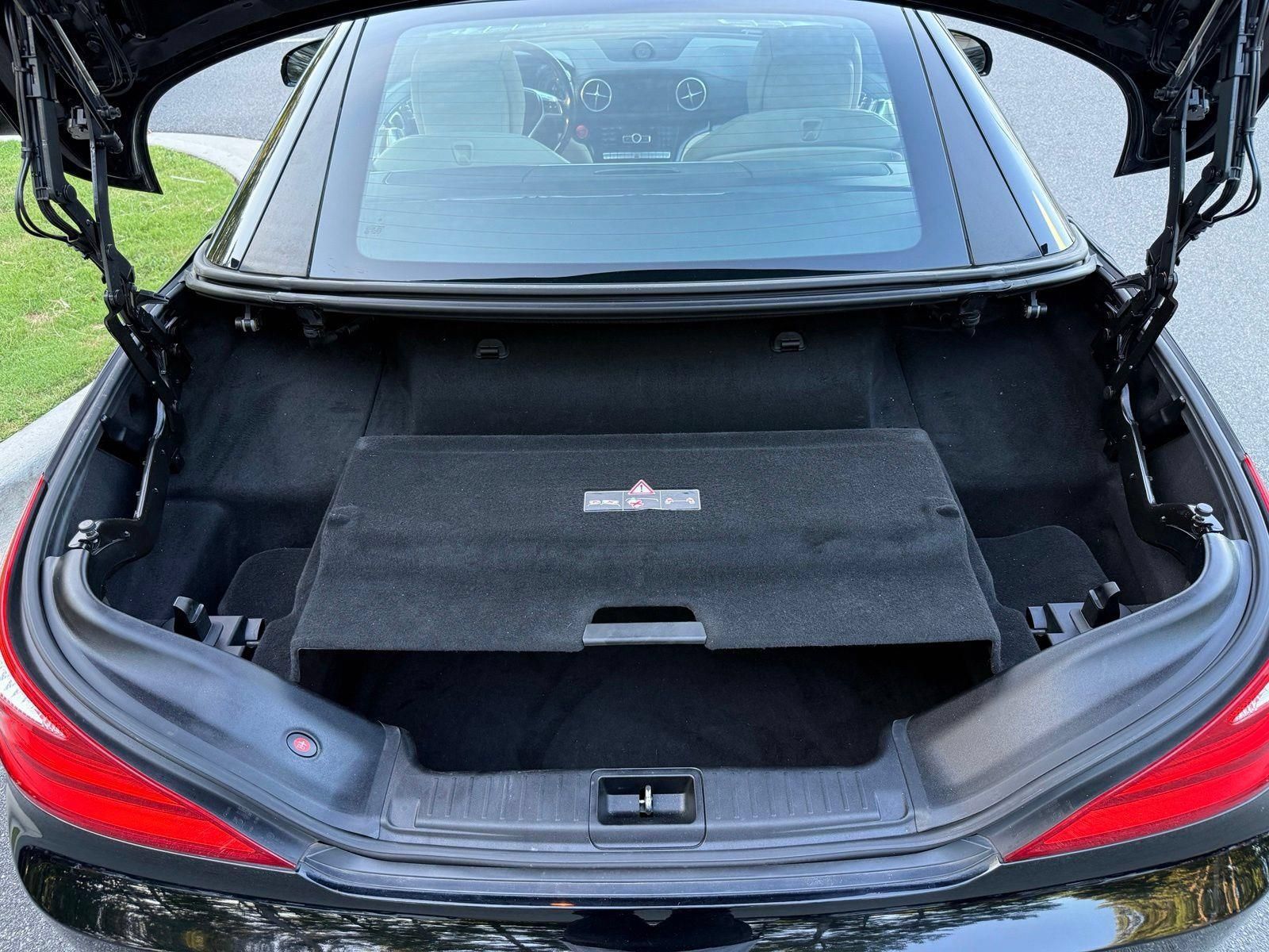 Used 2013 Mercedes-Benz SL 550 w/ Premium Pkg image 12