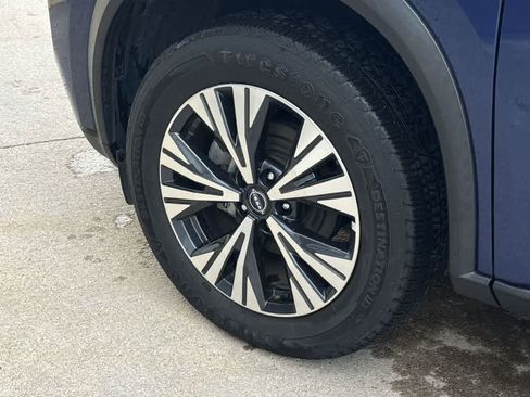 Used 2023 Nissan Rogue SV image 9