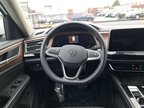 Used 2024 Volkswagen Atlas SE image 23