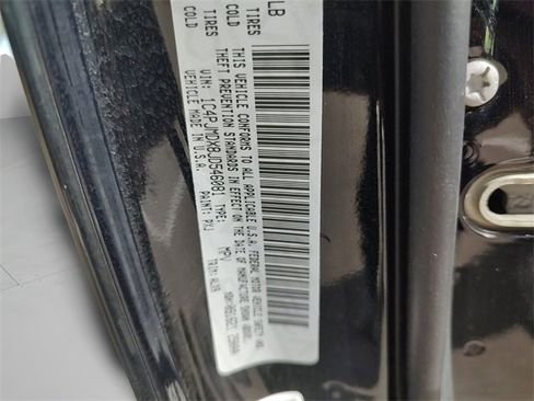 Certified 2018 Jeep Cherokee Limited w/ Technology Group image 36