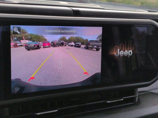 Used 2025 Jeep Gladiator Sport AWD/4WD image 19