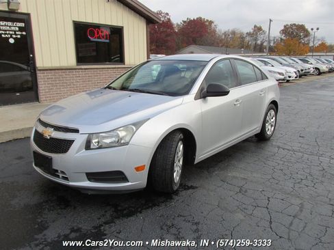Used 2012 Chevrolet Cruze LS w/ Connectivity Package image 3