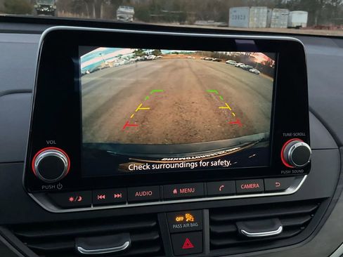 Used 2024 Nissan Altima 2.5 SV image 32