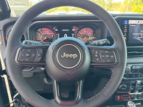 New 2025 Jeep Gladiator Mojave w/ Convenience Group image 10