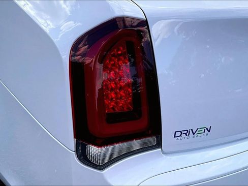 Used 2018 Chrysler 300 Touring w/ Sport Appearance Package image 31