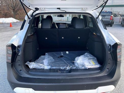 Used 2025 Nissan Kicks SR image 34