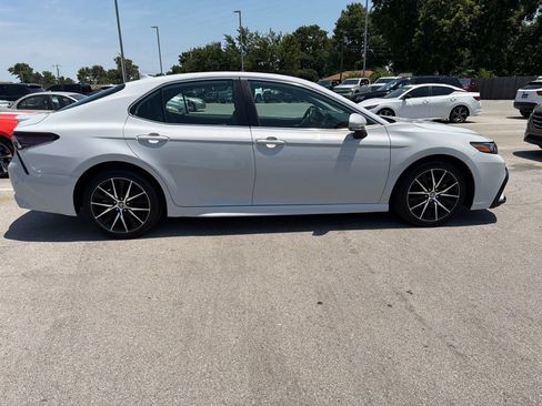 Used 2023 Toyota Camry SE FWD image 4