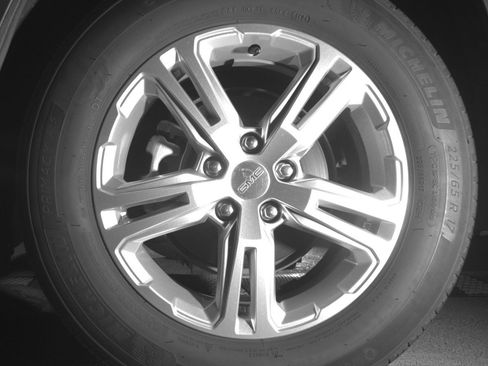 Used 2024 GMC Terrain SLE FWD image 21