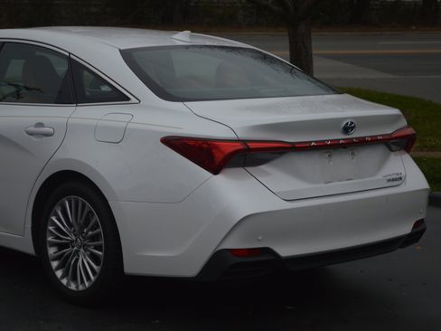 Used 2020 Toyota Avalon Limited w/ Advanced Safety Package image 3