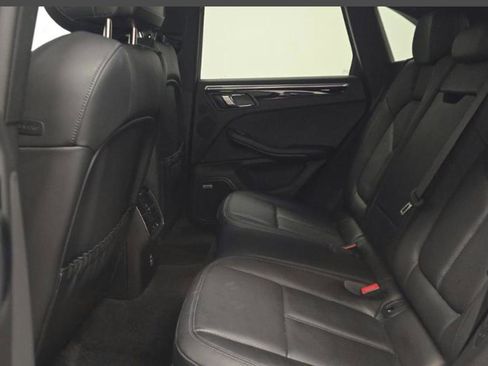 Used 2024 Porsche Macan Base image 6