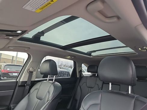 Used 2022 Kia Sorento S w/ Panoramic Sunroof Package image 17
