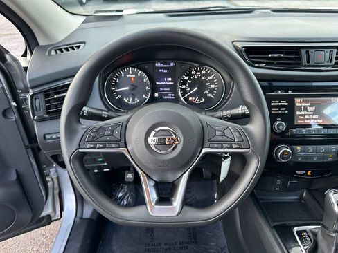 Used 2018 Nissan Rogue Sport S FWD image 40