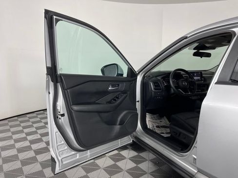 Used 2024 Nissan Rogue SV FWD image 17