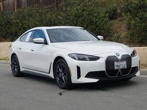 Used 2025 BMW i4 eDrive40 image 2