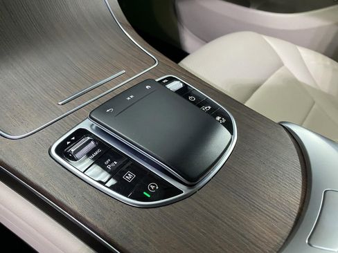 Used 2022 Mercedes-Benz GLC 300 4MATIC image 23