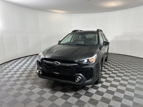 Used 2025 Subaru Outback Premium w/ Popular Package #1A image 2