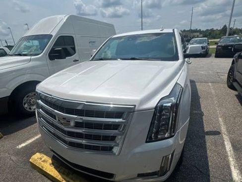 Used 2020 Cadillac Escalade ESV Luxury w/ LPO, Radiant Package AWD/4WD image 7