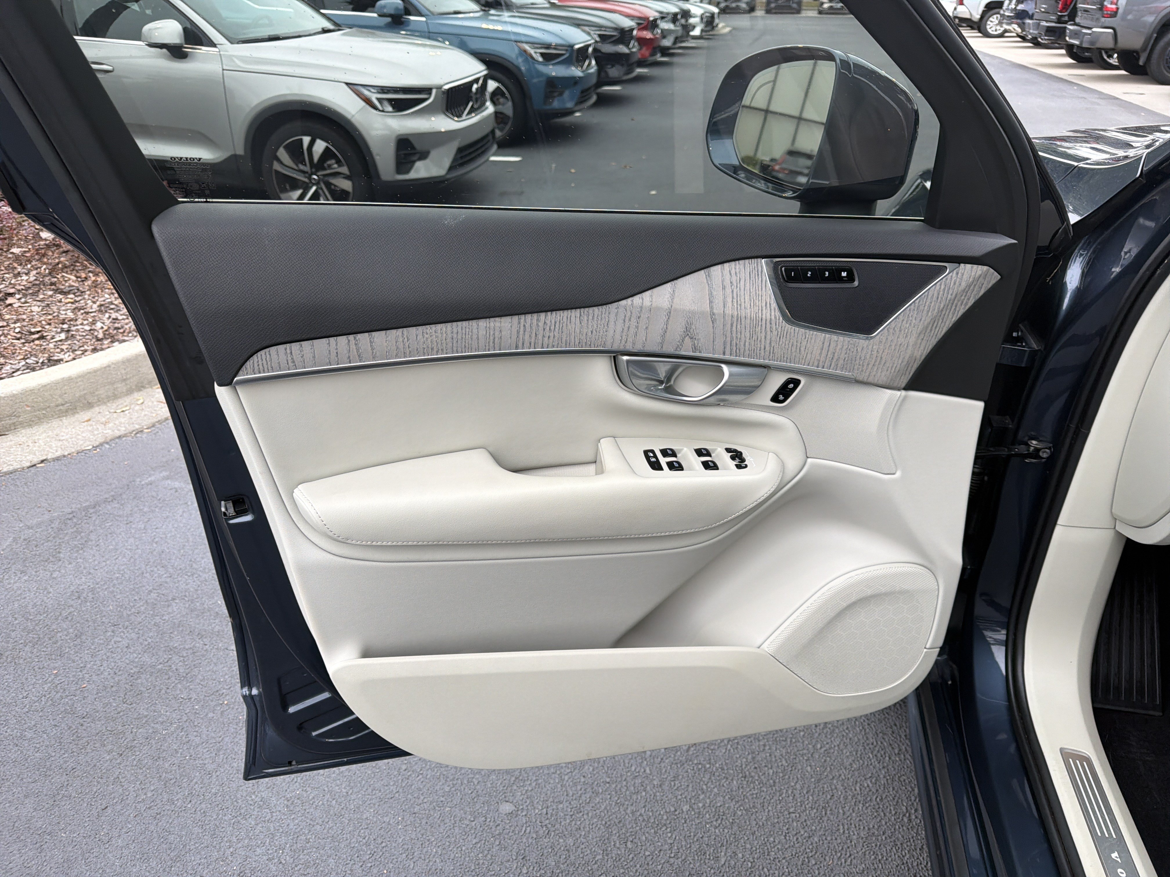 Certified 2024 Volvo XC90 B5 Plus w/ Protection Package Premier AWD/4WD image 14