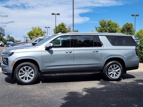 New 2026 Chevrolet Suburban Premier image 2