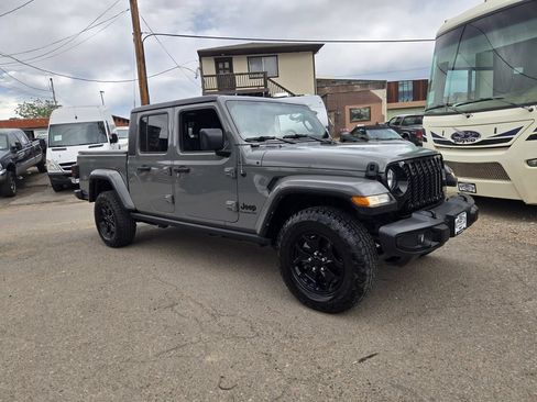 Used 2022 Jeep Gladiator Sport AWD/4WD image 2