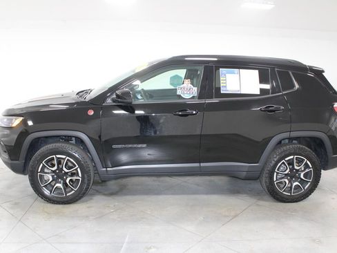 Used 2024 Jeep Compass Trailhawk image 6