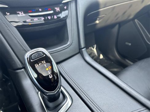 Used 2017 Cadillac XT5 Luxury image 32