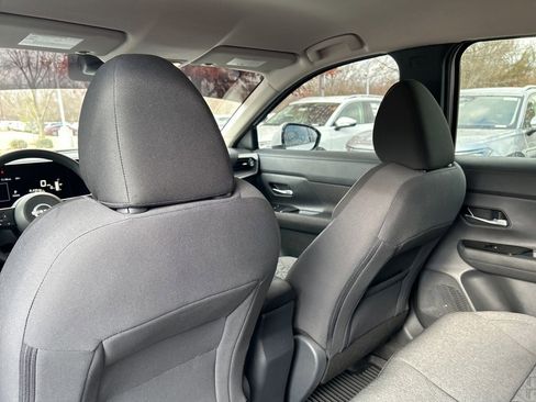 Used 2025 Nissan Kicks SV image 30