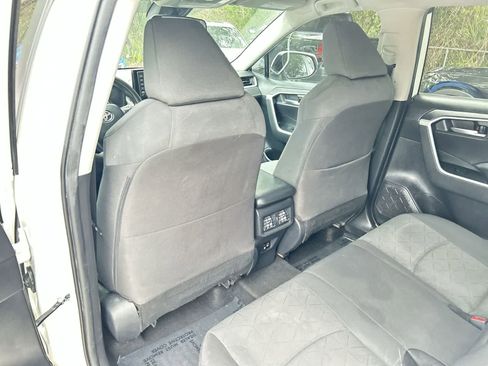 Used 2020 Toyota RAV4 XLE FWD image 12