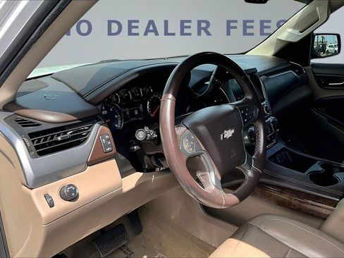 Used 2018 Chevrolet Suburban LT RWD image 17