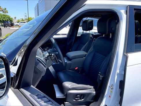 Used 2025 Land Rover Discovery S AWD/4WD image 25