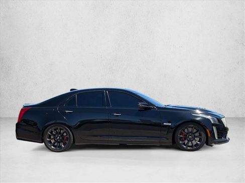 Used 2018 Cadillac CTS V w/ Luxury Package RWD image 4