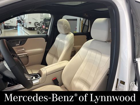 New 2026 Mercedes-Benz GLA 250 4MATIC image 9
