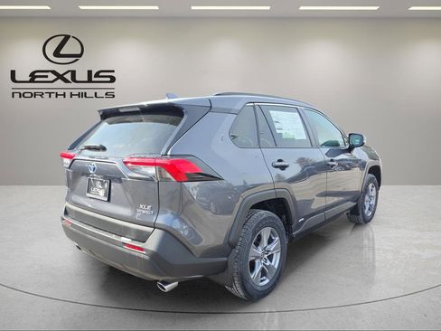 Used 2023 Toyota RAV4 XLE image 6