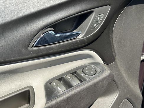 Used 2019 Chevrolet Equinox LS FWD image 19