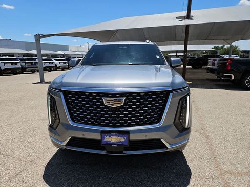 Used 2025 Cadillac Escalade Premium Luxury AWD/4WD image 3