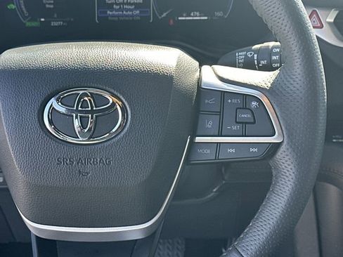 Certified 2025 Toyota Sienna Limited FWD image 8