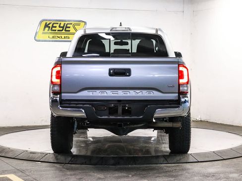 Used 2017 Toyota Tacoma TRD Off-Road AWD/4WD image 3