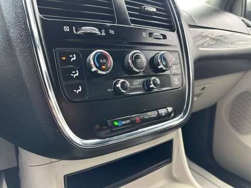 Used 2019 Dodge Grand Caravan SXT FWD image 30
