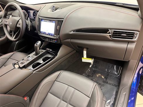 Used 2024 Maserati Levante GT Ultima image 33