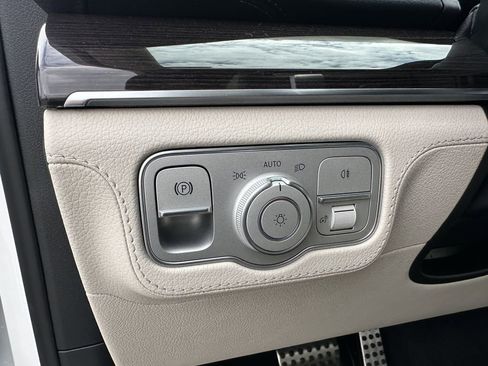 New 2026 Mercedes-Benz GLS 450 4MATIC image 36