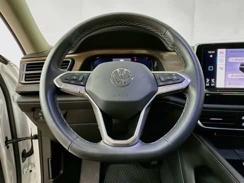 Used 2024 Volkswagen Atlas SE FWD image 16