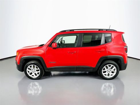 Used 2018 Jeep Renegade Latitude w/ Cold Weather Group image 4