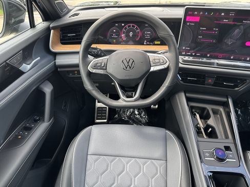 New 2026 Volkswagen Tiguan SEL R-Line AWD/4WD image 14