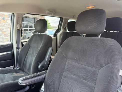 Used 2016 Dodge Grand Caravan w/ SE Plus Package FWD image 10