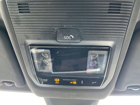 Used 2025 Volkswagen Atlas Cross Sport SE image 18