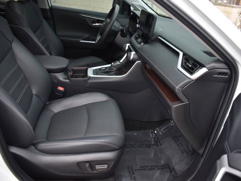 Used 2023 Toyota RAV4 Limited image 41